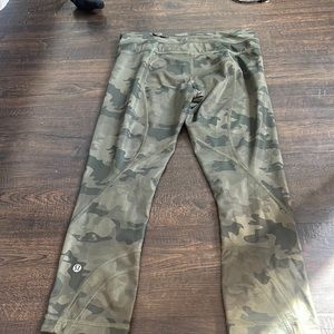 lulu lemon capris leggings. good shape, was not worn